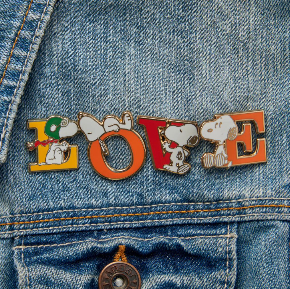 PEANUTS F ALPHABET ENAMEL PIN