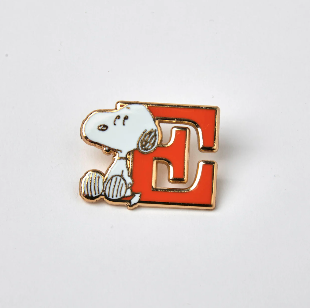 PEANUTS E ALPHABET ENAMEL PIN