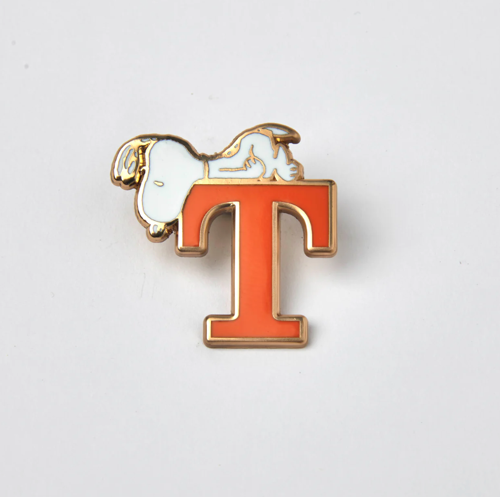 PEANUTS T ALPHABET ENAMEL PIN