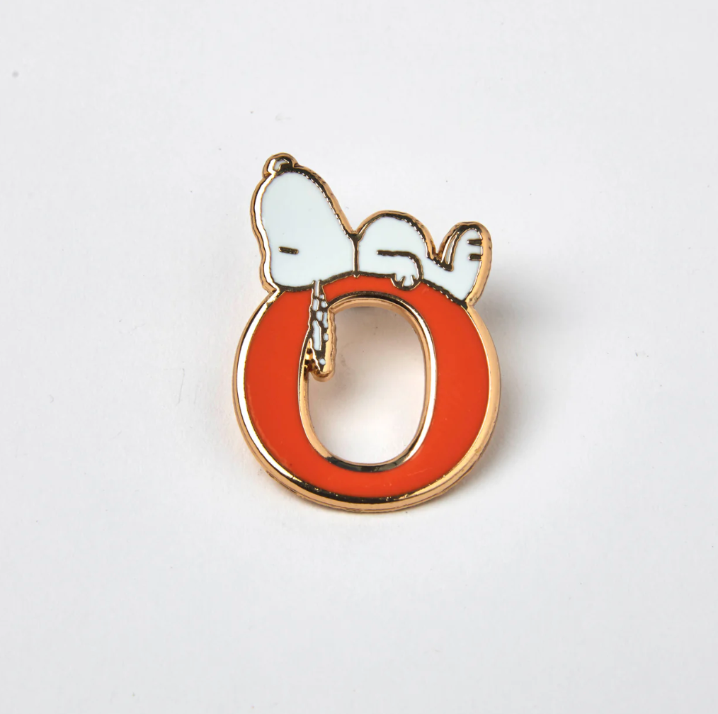 PEANUTS O ALPHABET ENAMEL PIN
