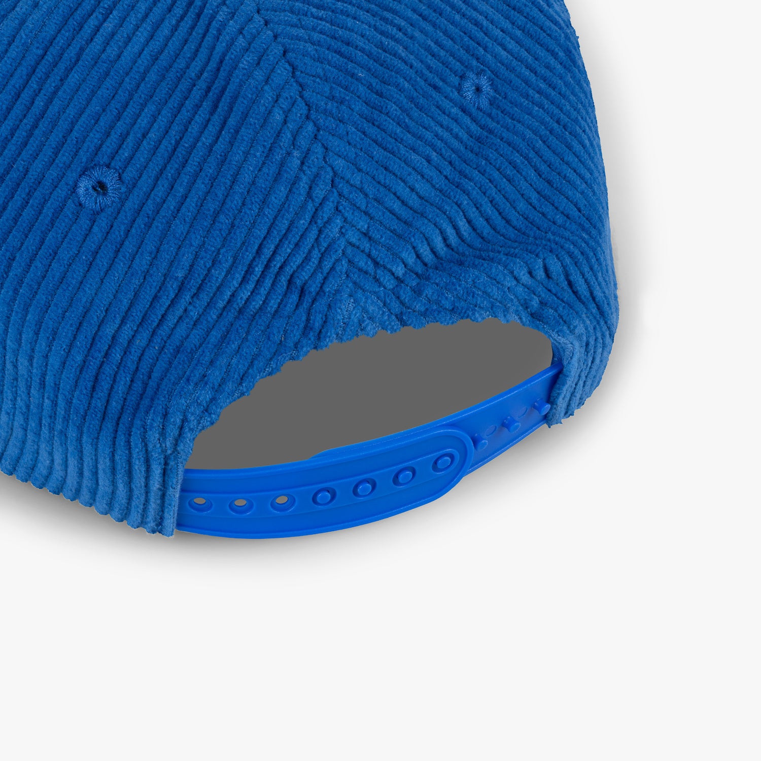 DW Pacific Script Cap