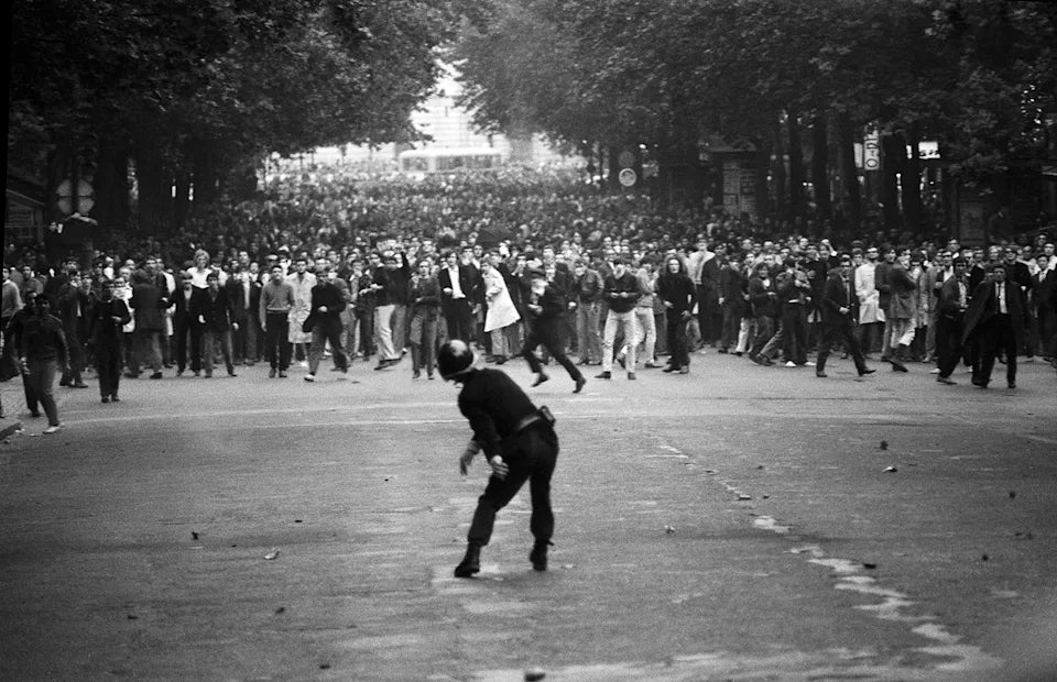 PARIS 68 TEE