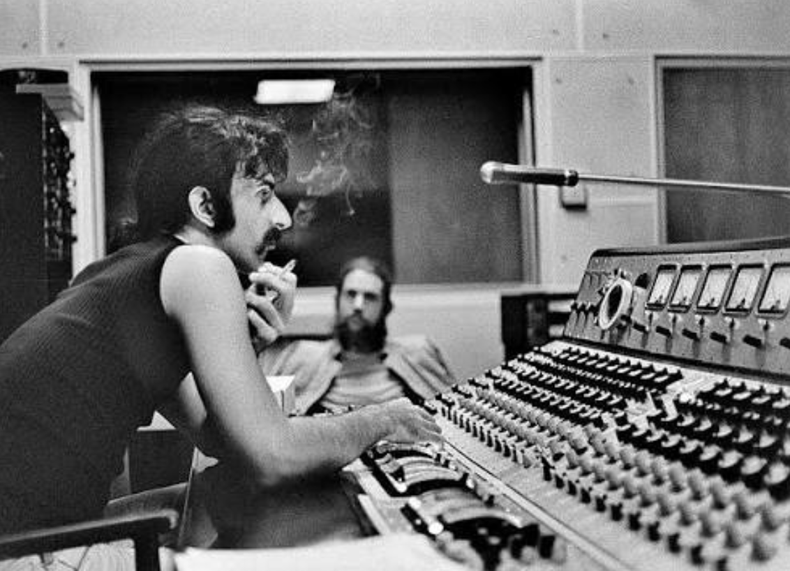 UTILITY MUFFIN SWEATSHIRT